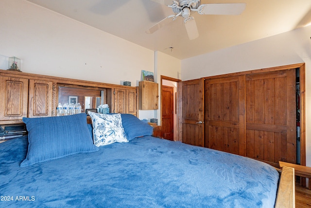 bedroom featuring ceiling fan and a closet