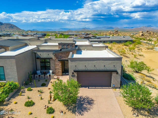 view of front of property featuring a mountain view