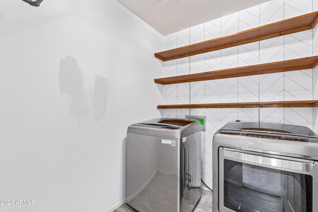 washroom featuring washer and clothes dryer