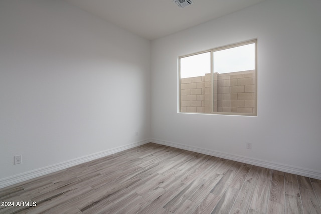 unfurnished room featuring light hardwood / wood-style flooring