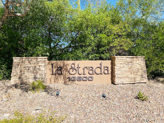 view of community / neighborhood sign