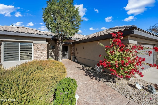 view of front of property featuring a garage