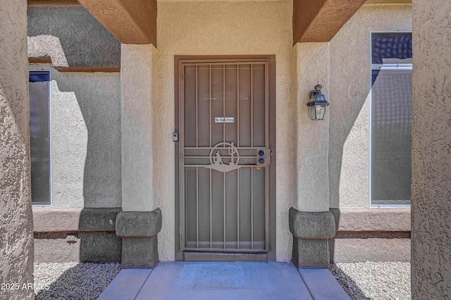 entrance to property with stucco siding
