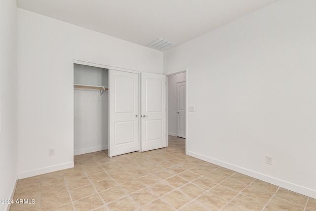 unfurnished bedroom featuring a closet