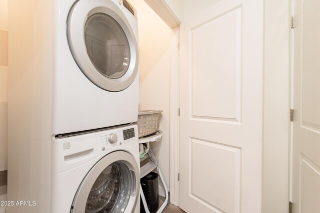2511 W Queen Creek Rd Unit 325, Chandler, AZ 85248 - laundry area featuring stacked washer / dryer