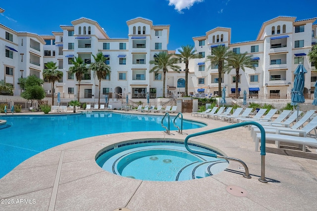2511 W Queen Creek Rd Unit 325, Chandler, AZ 85248 - community pool featuring a community hot tub and a patio