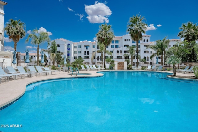 2511 W Queen Creek Rd Unit 325, Chandler, AZ 85248 - community pool with a patio