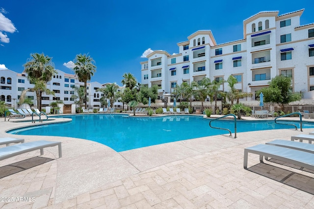 2511 W Queen Creek Rd Unit 325, Chandler, AZ 85248 - community pool with a patio and a residential view