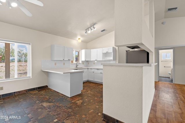 kitchen with ceiling fan, dark wood-type flooring, kitchen peninsula, and white cabinetry