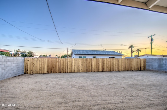 view of yard at dusk