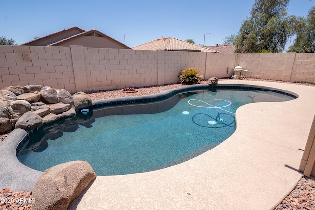 8055 W Sanna St, Peoria, AZ 85345 - view of swimming pool featuring a fenced backyard
