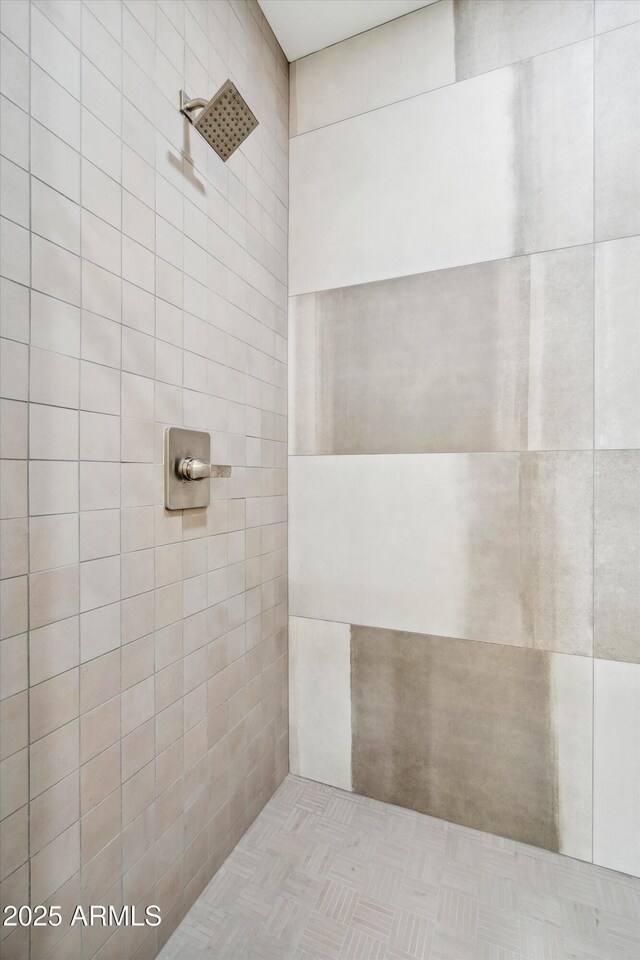 5537 E Earll Dr, Phoenix, AZ 85018 - bathroom with a tile shower
