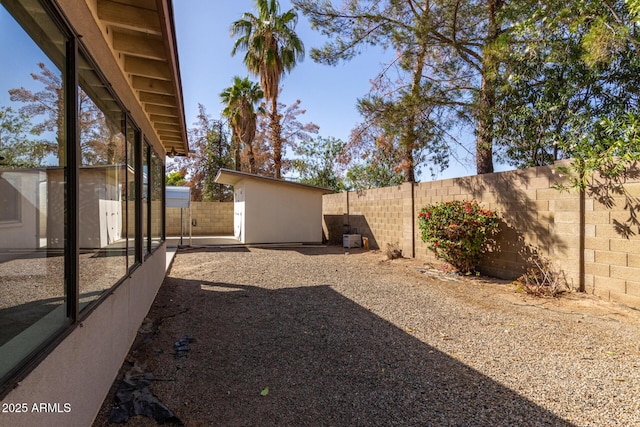 view of yard featuring an outdoor structure and a fenced backyard