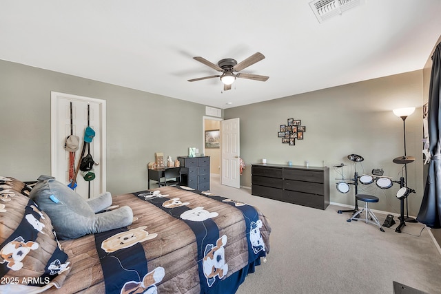 bedroom with carpet flooring, baseboards, visible vents, and ceiling fan