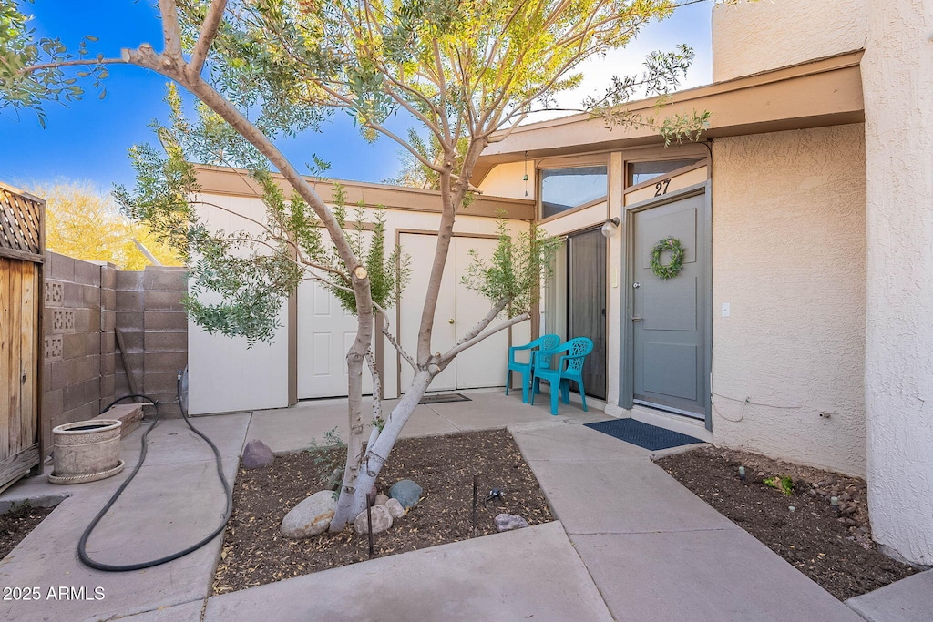 entrance to property featuring a patio