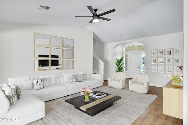 811 S Pearl Dr, Gilbert, AZ 85233 - living area featuring arched walkways, vaulted ceiling, visible vents, a ceiling fan, and wood finished floors
