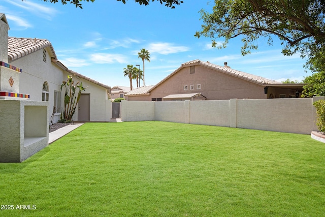 811 S Pearl Dr, Gilbert, AZ 85233 - view of yard with fence private yard