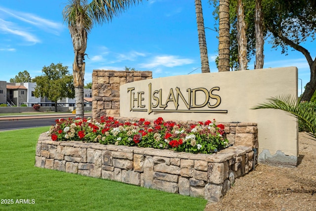 811 S Pearl Dr, Gilbert, AZ 85233 - community sign featuring a lawn
