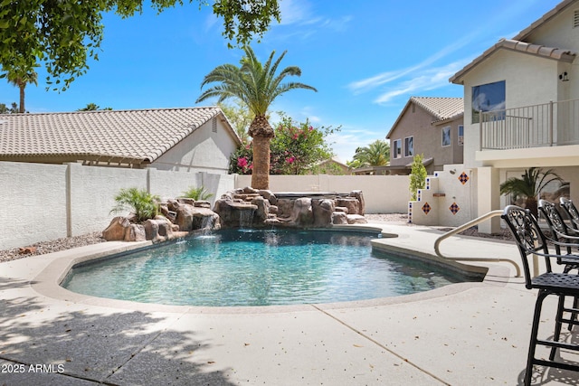 811 S Pearl Dr, Gilbert, AZ 85233 - view of pool featuring a fenced backyard, a fenced in pool, and a patio