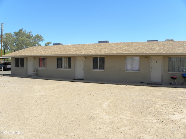 view of front facade featuring a patio area