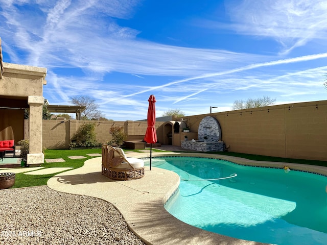 view of swimming pool featuring a patio