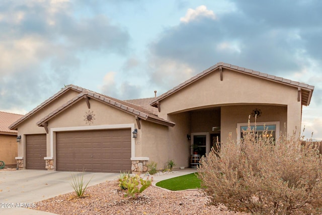 view of front facade featuring a garage