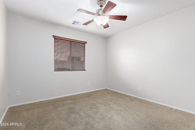 carpeted empty room featuring ceiling fan