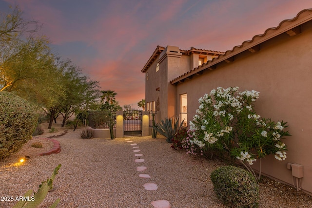 9753 E Suncrest Rd, Scottsdale, AZ 85262 - view of yard with a gate
