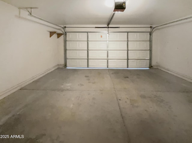 13033 W Avalon Dr, Avondale, AZ 85392 - garage featuring a garage door opener