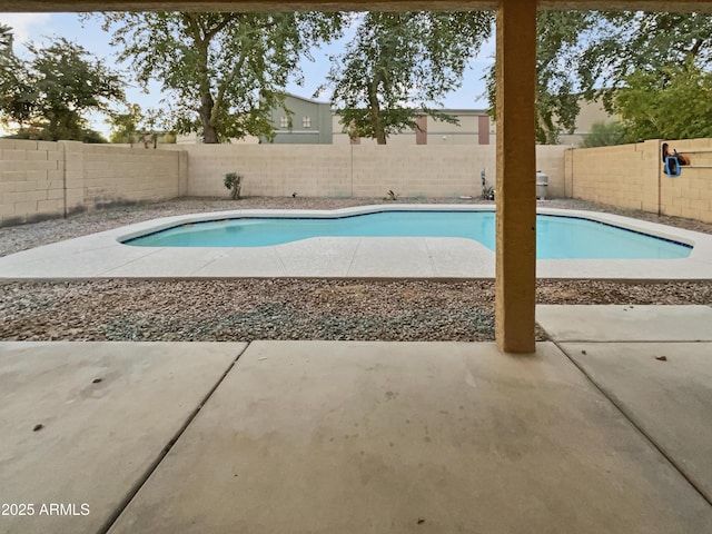 13033 W Avalon Dr, Avondale, AZ 85392 - view of pool