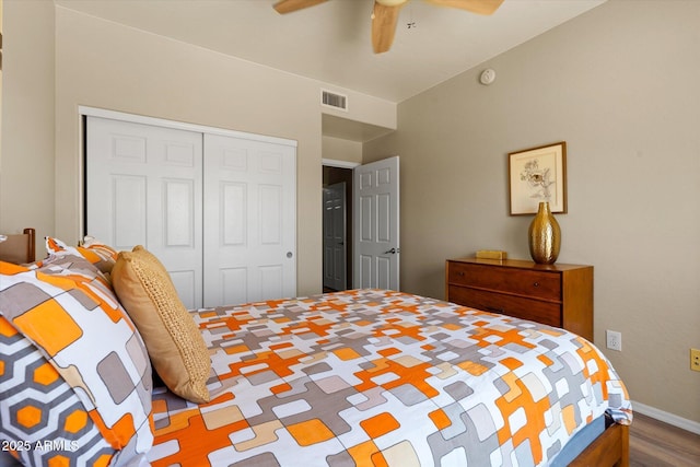 19700 N 76th St Unit 1038, Scottsdale, AZ 85255 - bedroom with a closet and ceiling fan