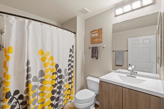 19700 N 76th St Unit 1038, Scottsdale, AZ 85255 - bathroom with a textured wall, vanity, and a shower with curtain
