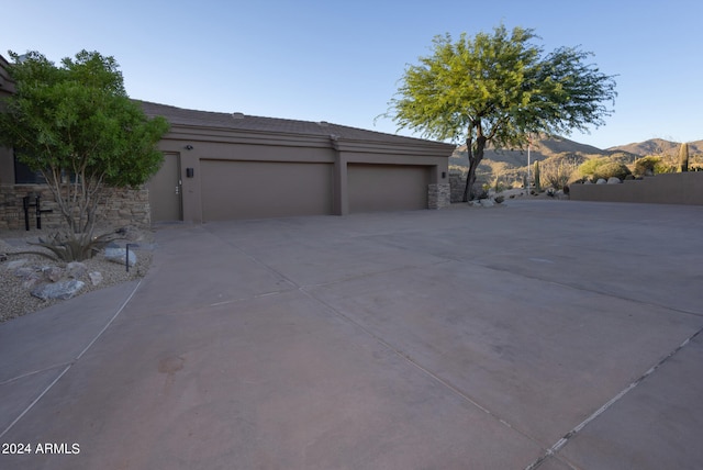 garage featuring a mountain view