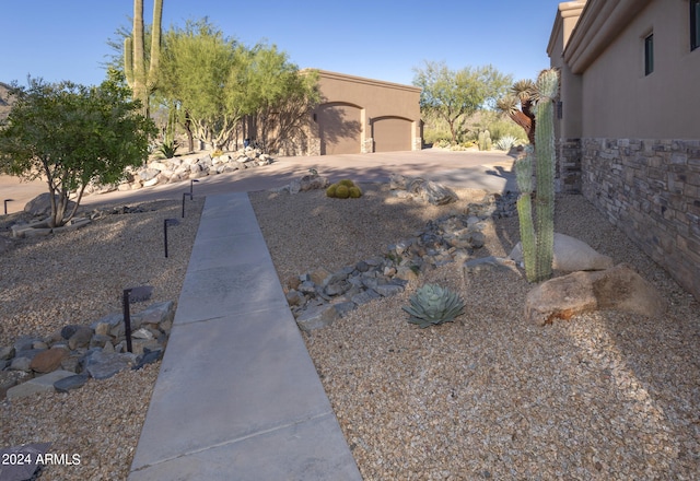 view of yard with a garage