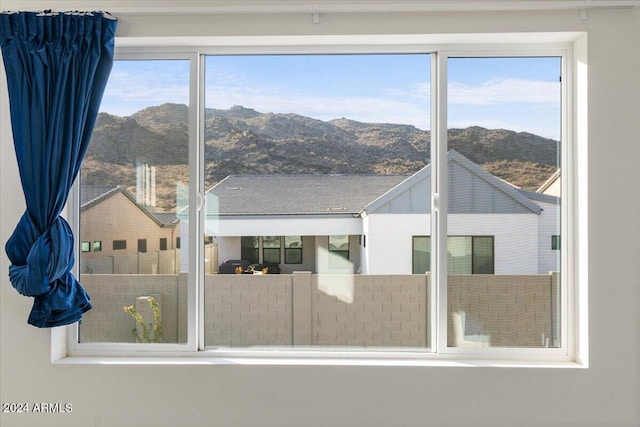 room details featuring a mountain view