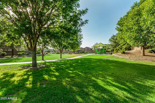 9207 W Kirby Ave, Tolleson, AZ 85353 - view of home's community with a lawn