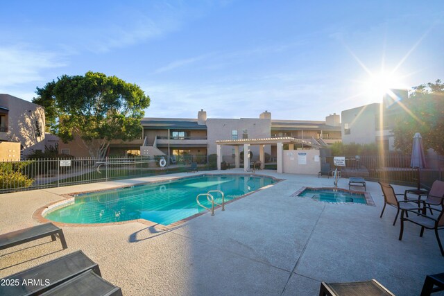 5998 N 78th St Unit 116, Scottsdale, AZ 85250 - community pool with a pergola, a patio area, a community hot tub, and fence