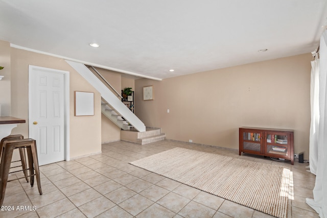 spare room featuring light tile patterned flooring