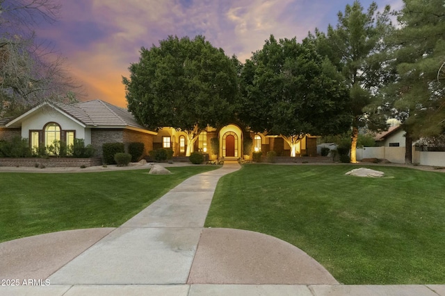 view of front facade featuring a front yard