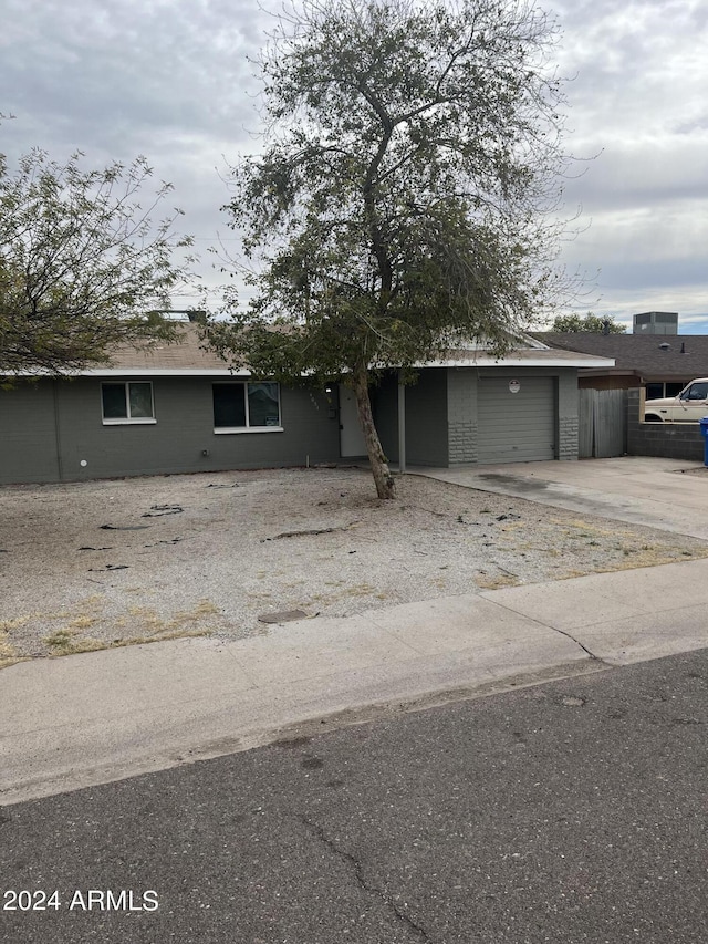 view of front facade featuring a garage