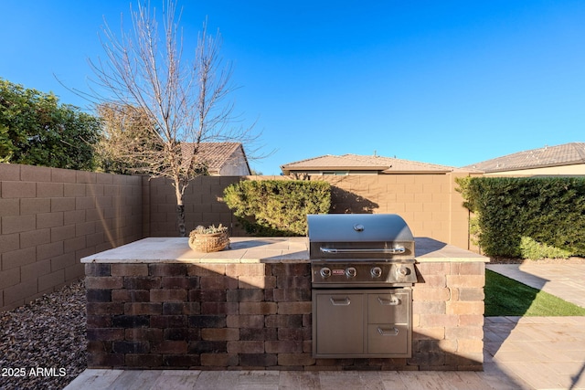 view of patio featuring an outdoor kitchen and area for grilling