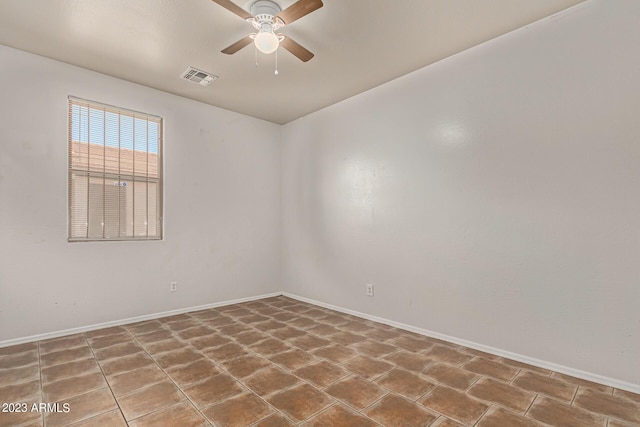 empty room featuring ceiling fan