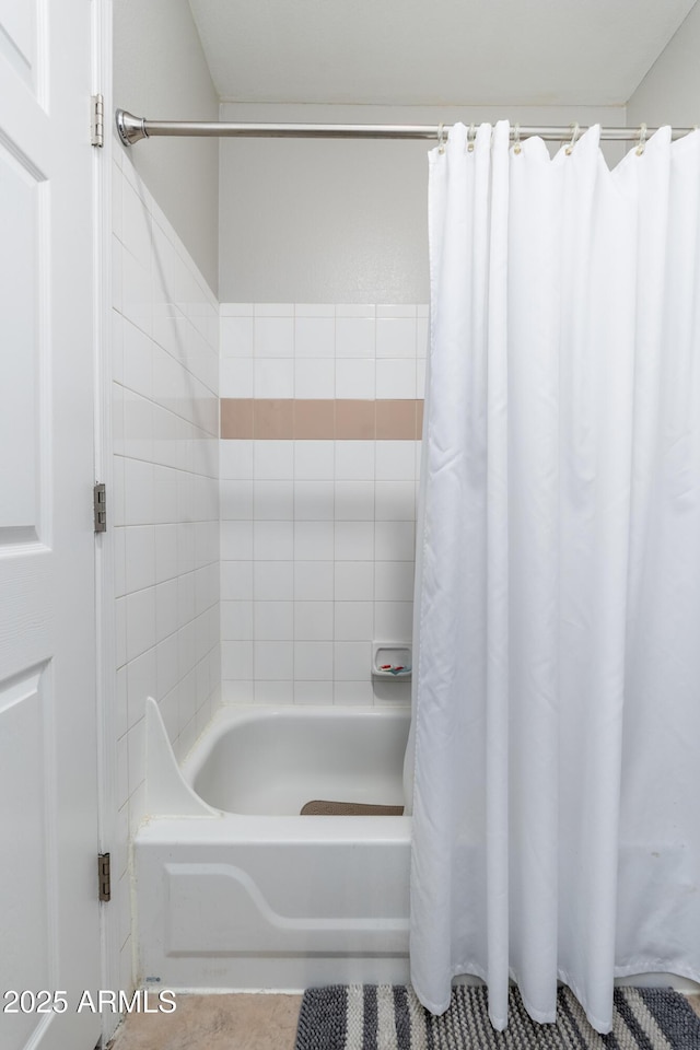 bathroom featuring shower / bath combo