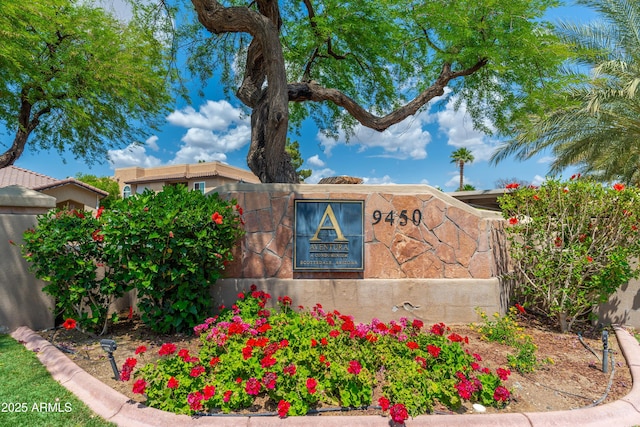 view of community / neighborhood sign
