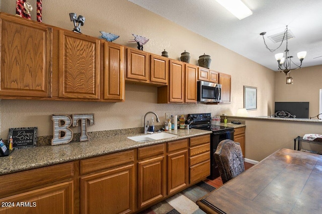 kitchen featuring electric range, sink, hanging light fixtures, an inviting chandelier, and dark stone countertops