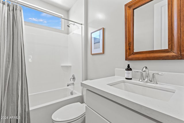 full bathroom with toilet, vanity, and shower / bath combo