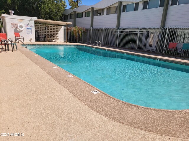 view of swimming pool