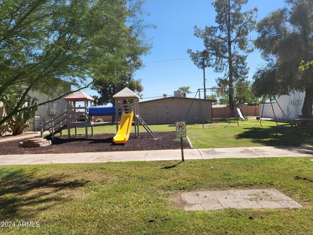 view of yard with a patio area