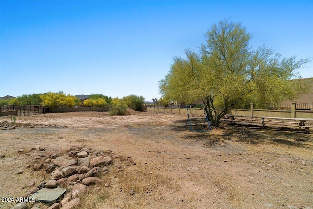 view of yard featuring a rural view