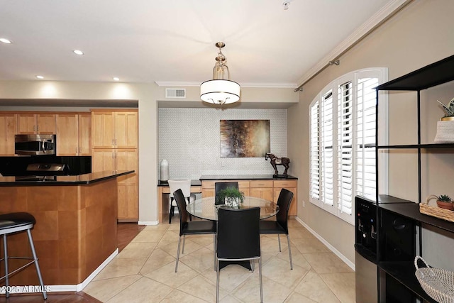 7601 E Indian Bend Rd Unit 1040, Scottsdale, AZ 85250 - dining room with light tile patterned floors, crown molding, baseboards, and recessed lighting